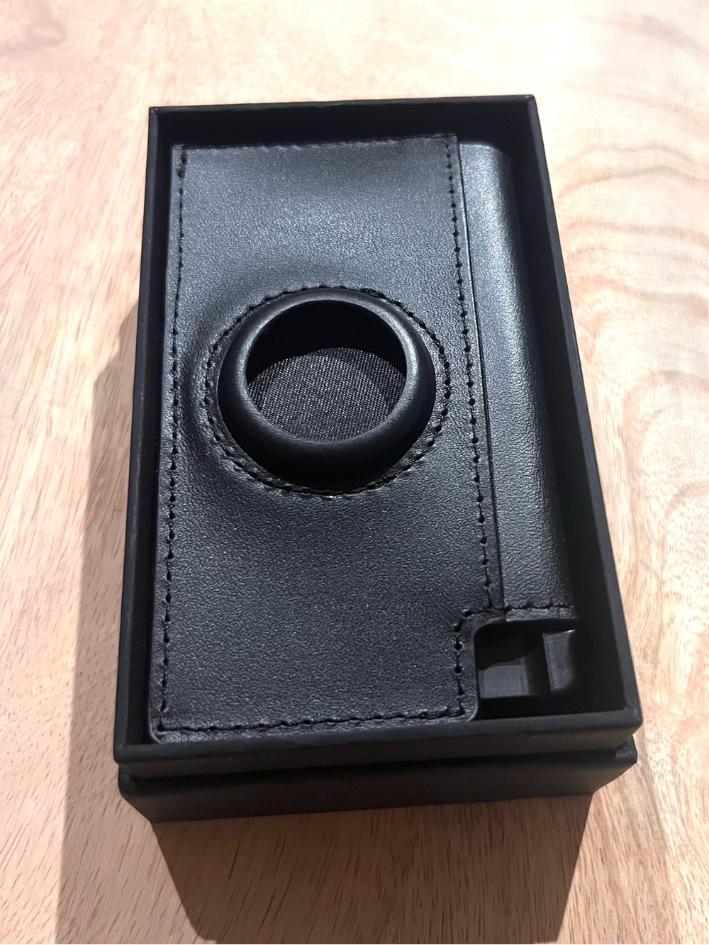 Ekster Aluminum Apple Air Tag Wallet w RFID NEW